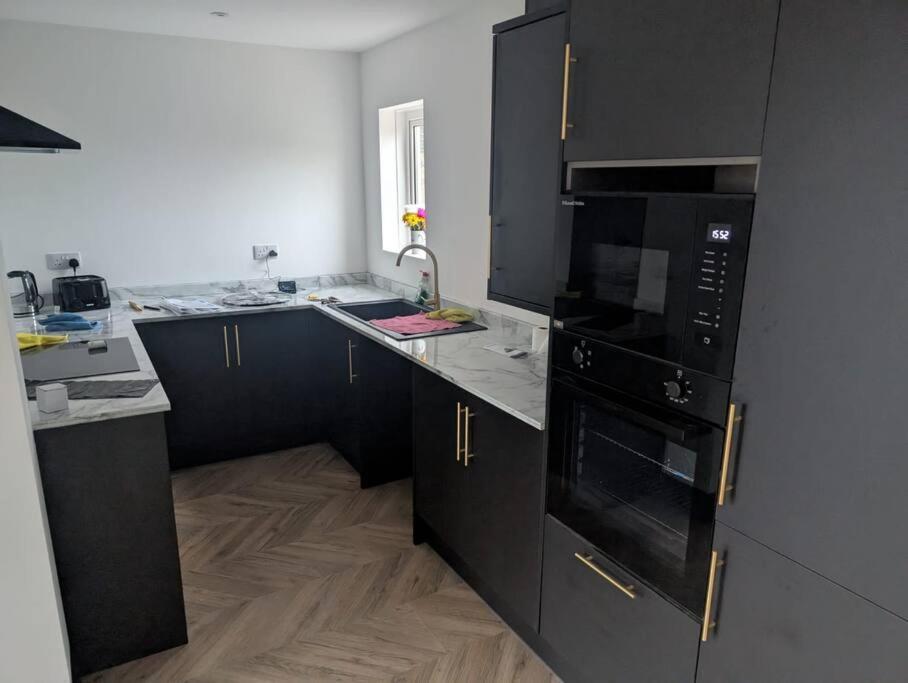 Modern 3br - Private Parking - Tv In Every Bedroom Holiday home *