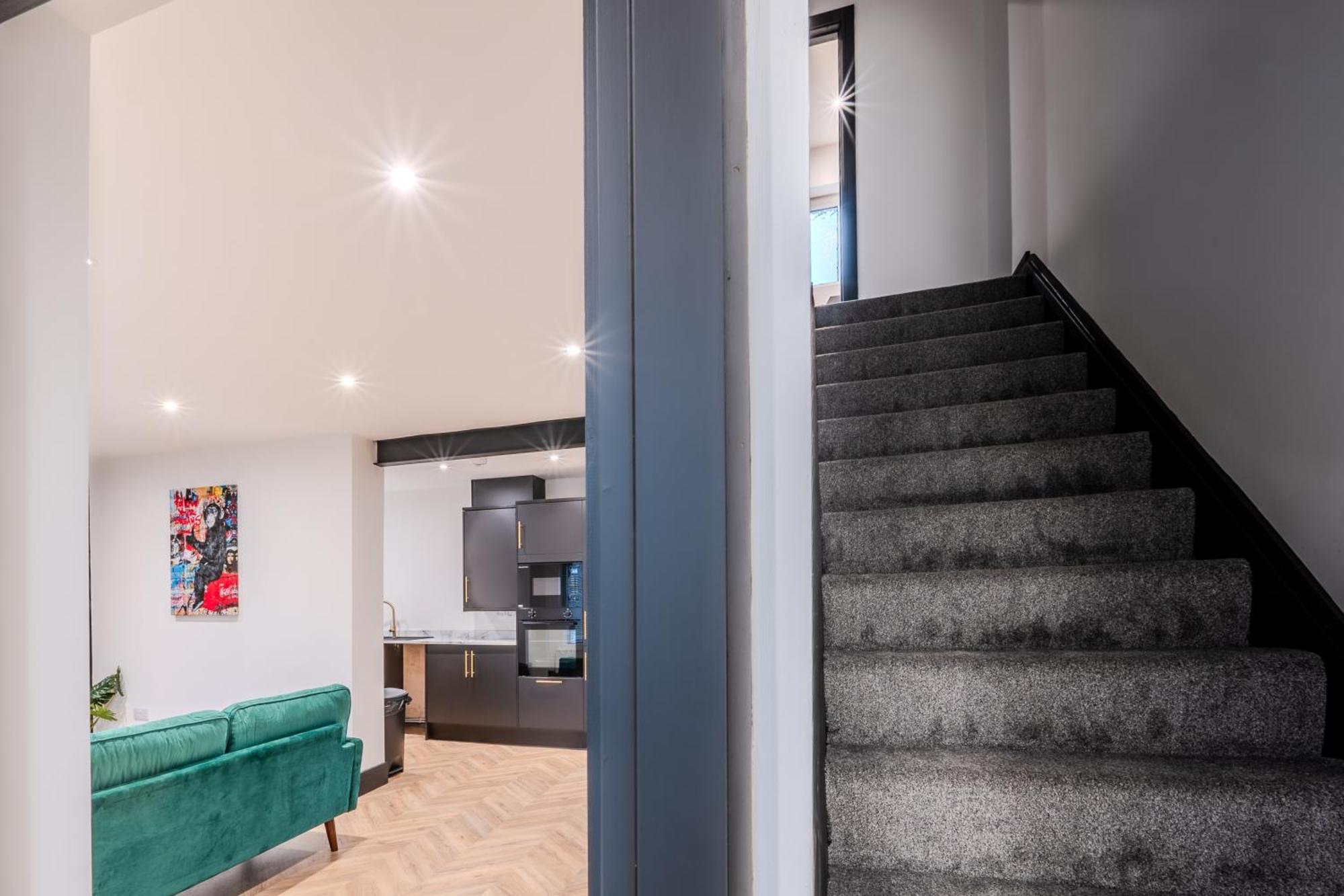 Holiday home Modern 3br - Private Parking - Tv In Every Bedroom *