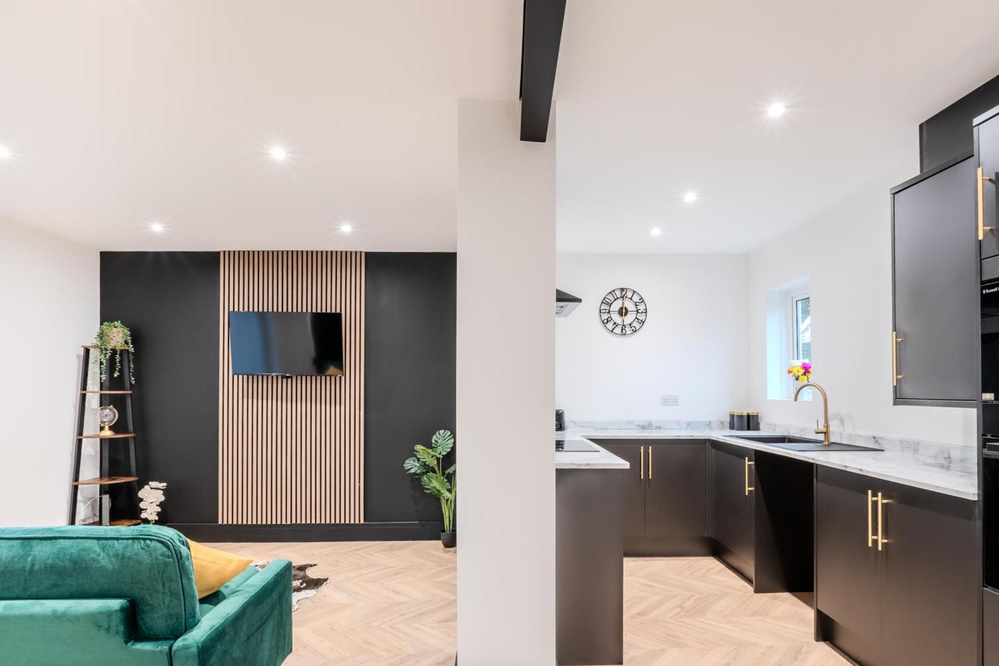 Modern 3br - Private Parking - Tv In Every Bedroom *