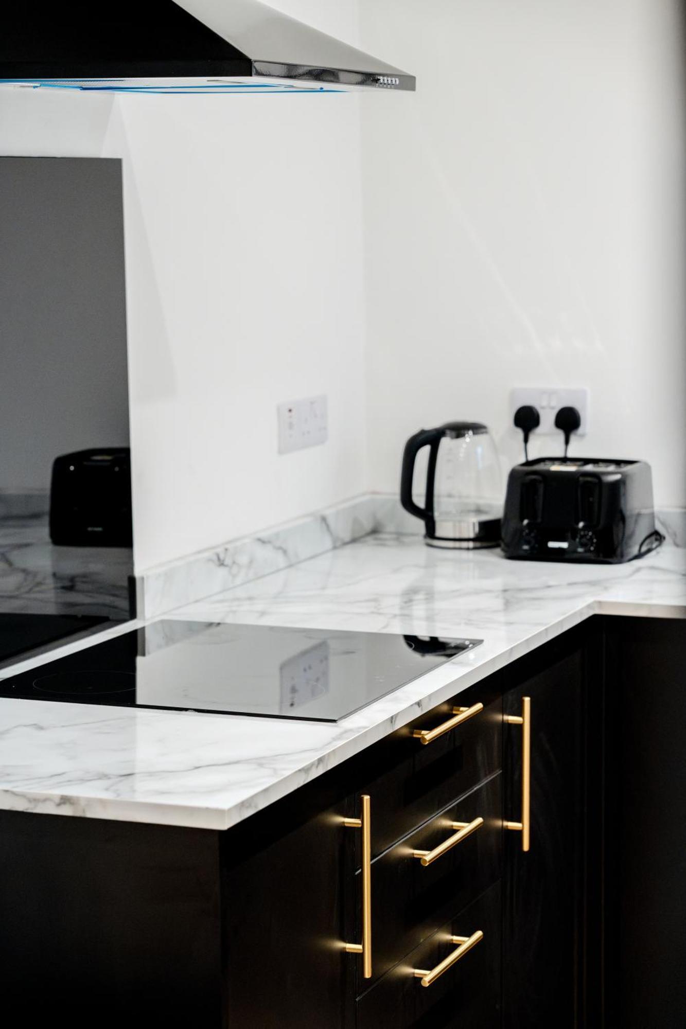 Modern 3br - Private Parking - Tv In Every Bedroom Holiday home Swansea