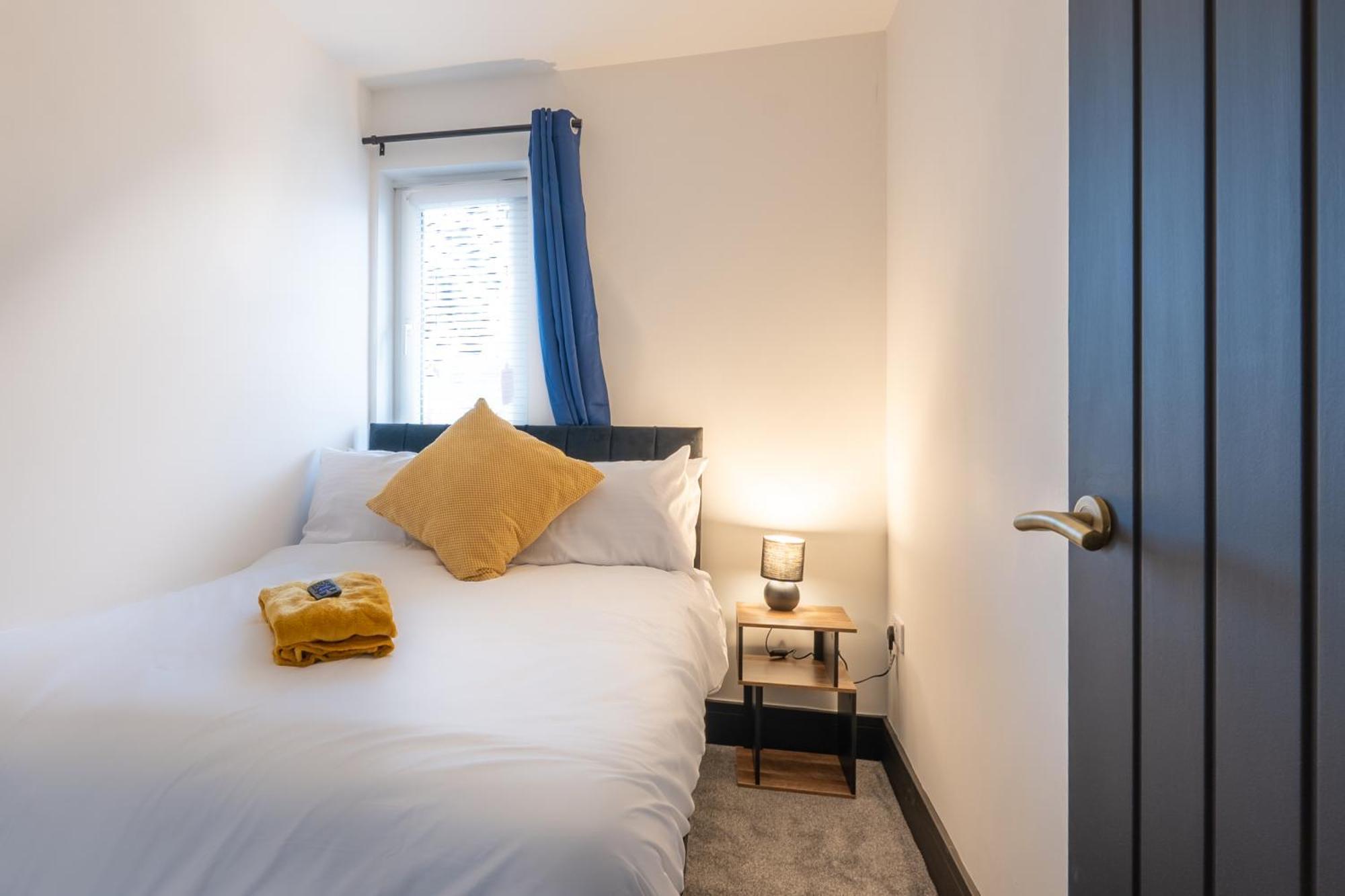 Holiday home Modern 3br - Private Parking - Tv In Every Bedroom *